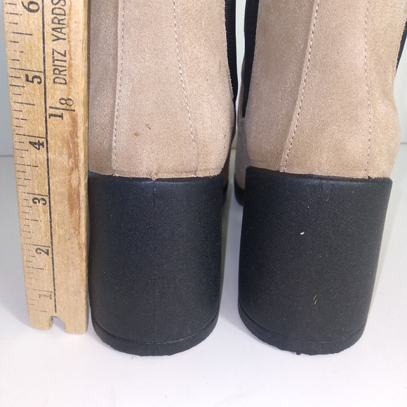 Steve Madden Match Suede Taupe Chelsea Ankle Boots Women's Size- 11 - Picture 2 of 7
